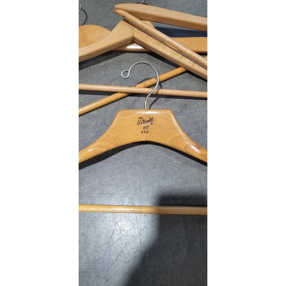 Vintage Setwell Hanger 18